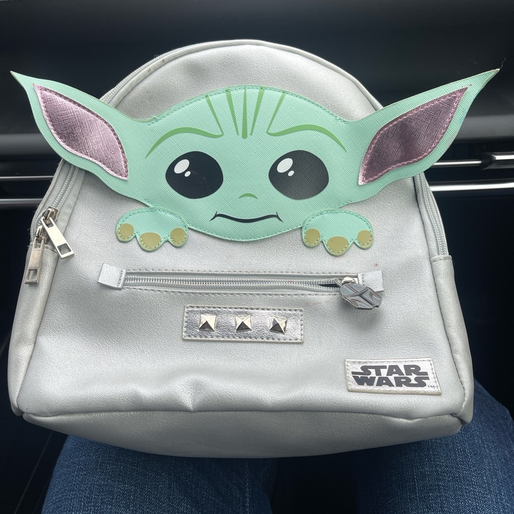Star Wars Silver Backpack with Green Character Design baby Yoda used
